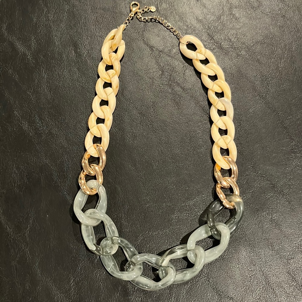 Green and cream fashion necklace